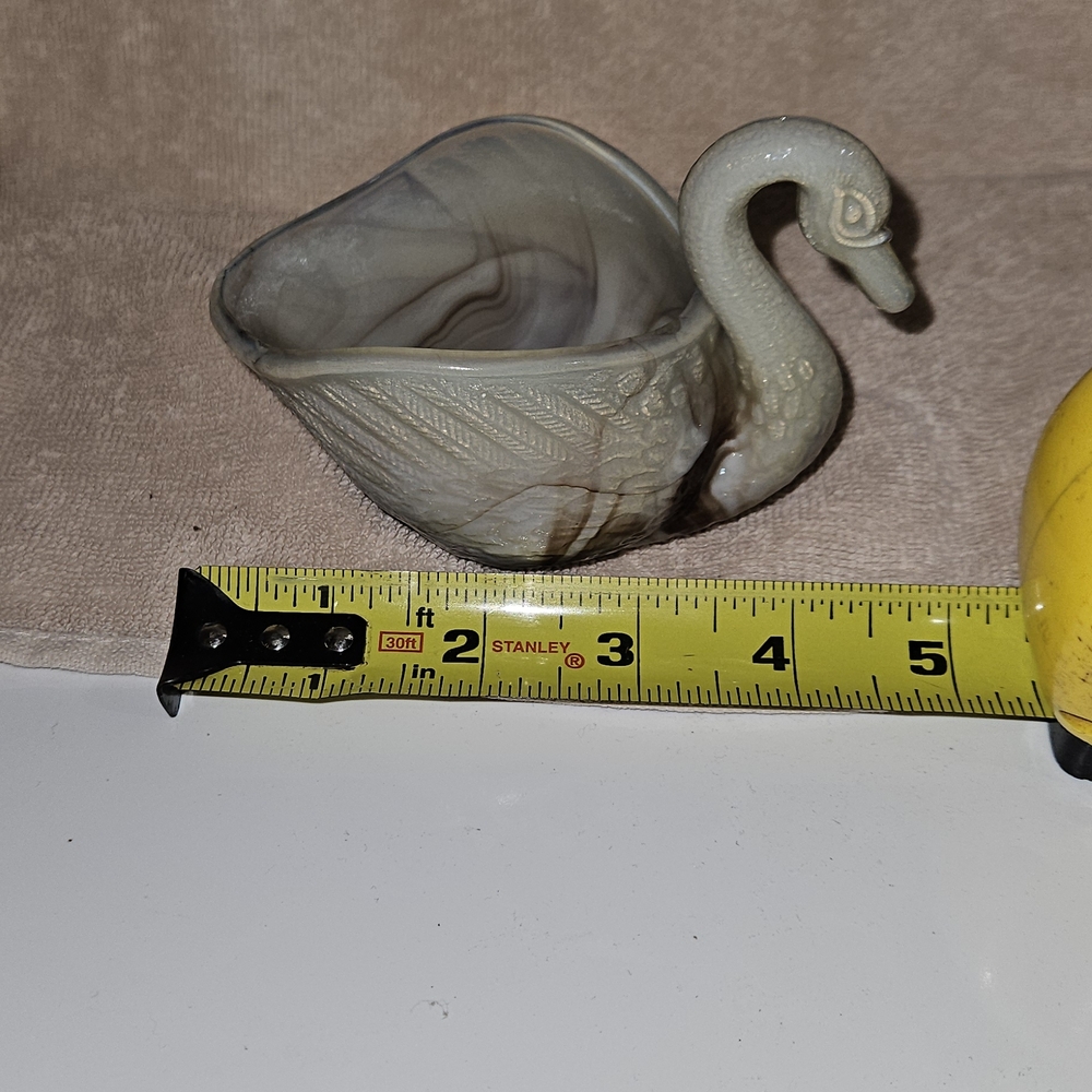 Elegant Slag Glass Swan - Picture 7 of 8